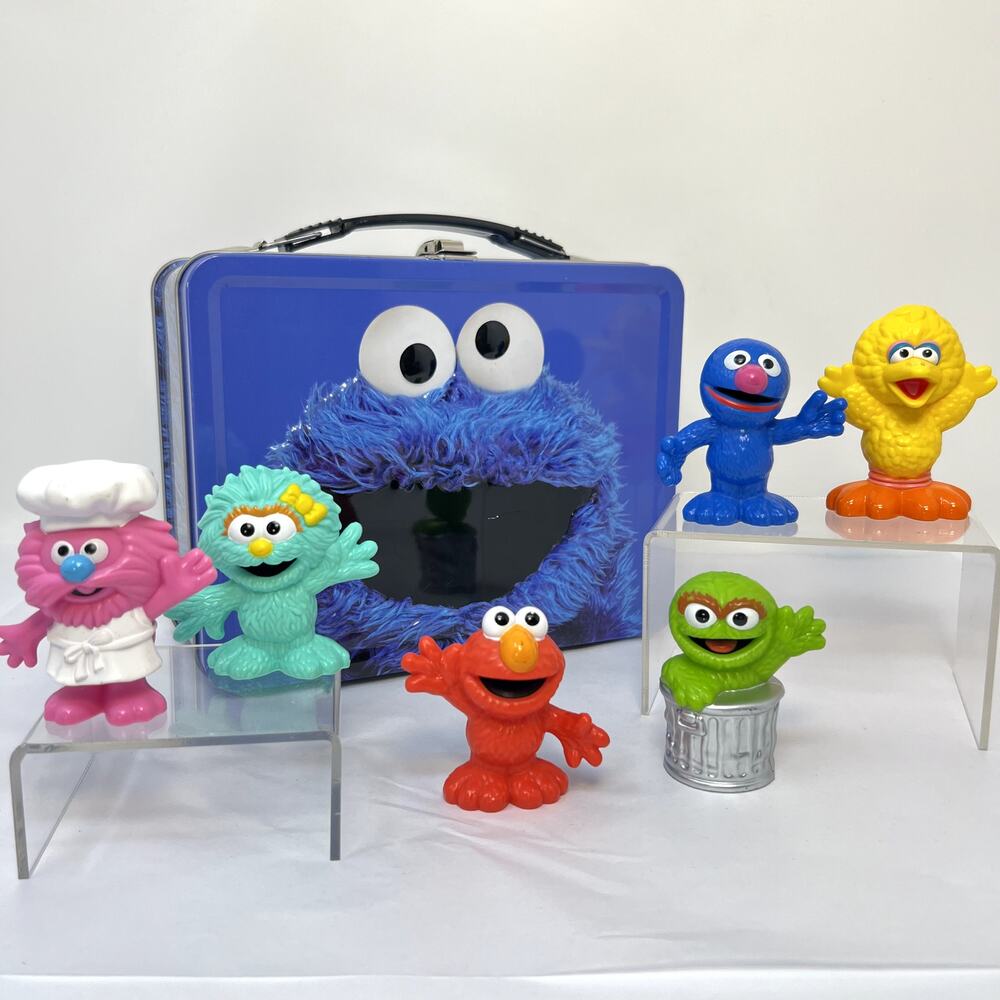 Sesame Street Cookie Monster Gen 2 Fun Tin Box Storage W/ 6  Action Figures